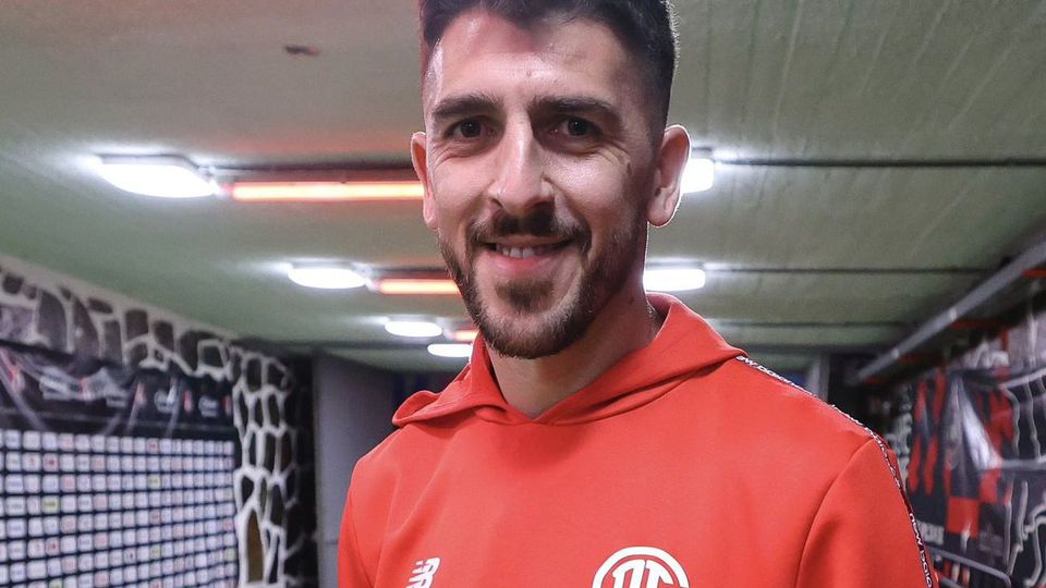 Vídeos: Paulinho faz hat trick e já lhe chamam 'Pauligoat'
