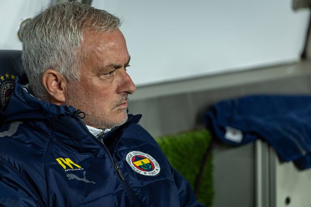 Mourinho vence e não deixa Galatasaray fugir na liderança