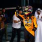Oscar Piastri, da McLaren, a celebrar a vitória no GP do Bahrain, em Sakhir