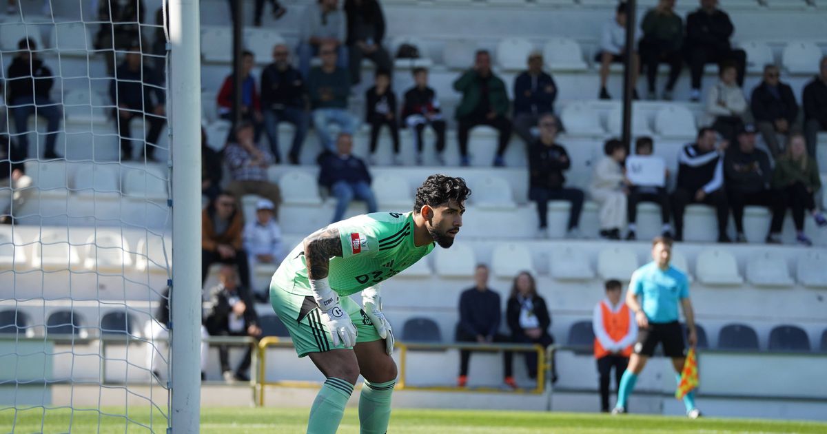 Nasceu no Internacional, voa como um pássaro, não é Cardinali... mas faz magia