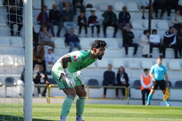 Com formação no renomado Internacional de Porto Alegre, guarda-redes impôs-se de imediato nos leões de Lourosa