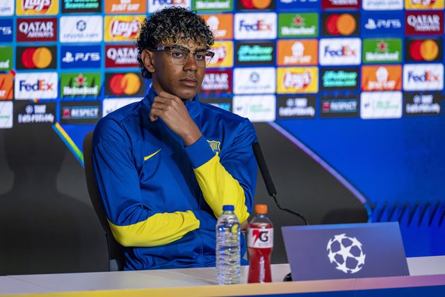 Lamine Yamal em conferência de imprensa