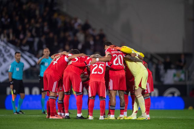 Plantel do Benfica (foto: Imago)