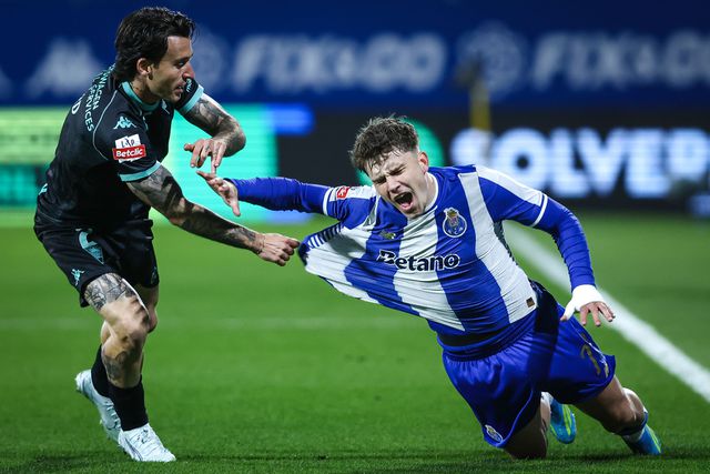 Oskar Pietuszewski no jogo do Estoril - Foto: IMAGO