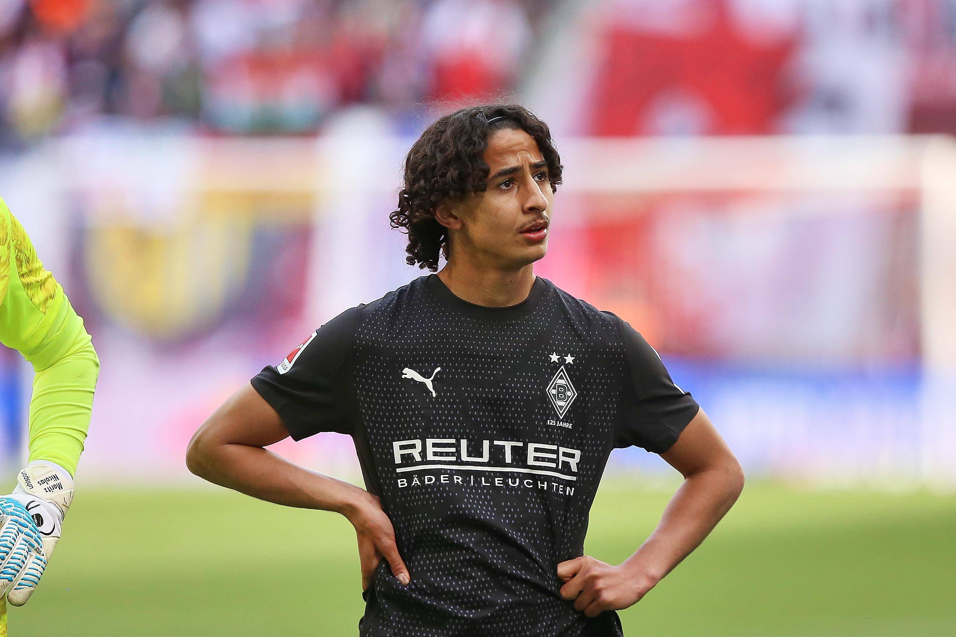 Borussia Monchengladbach (14.º na Bundesliga, 30 pontos): Cinco pontos separam a equipa de Eugen Polanski da zona vermelha da tabela. Evitar a descida de divisão 18 anos depois é o principal objetivo