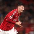 Lorenzo Lucca não convence no Nottingham Forest