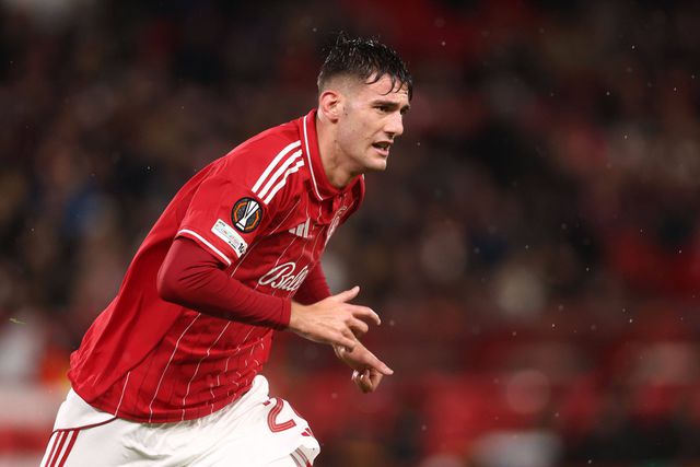 Lorenzo Lucca não convence no Nottingham Forest