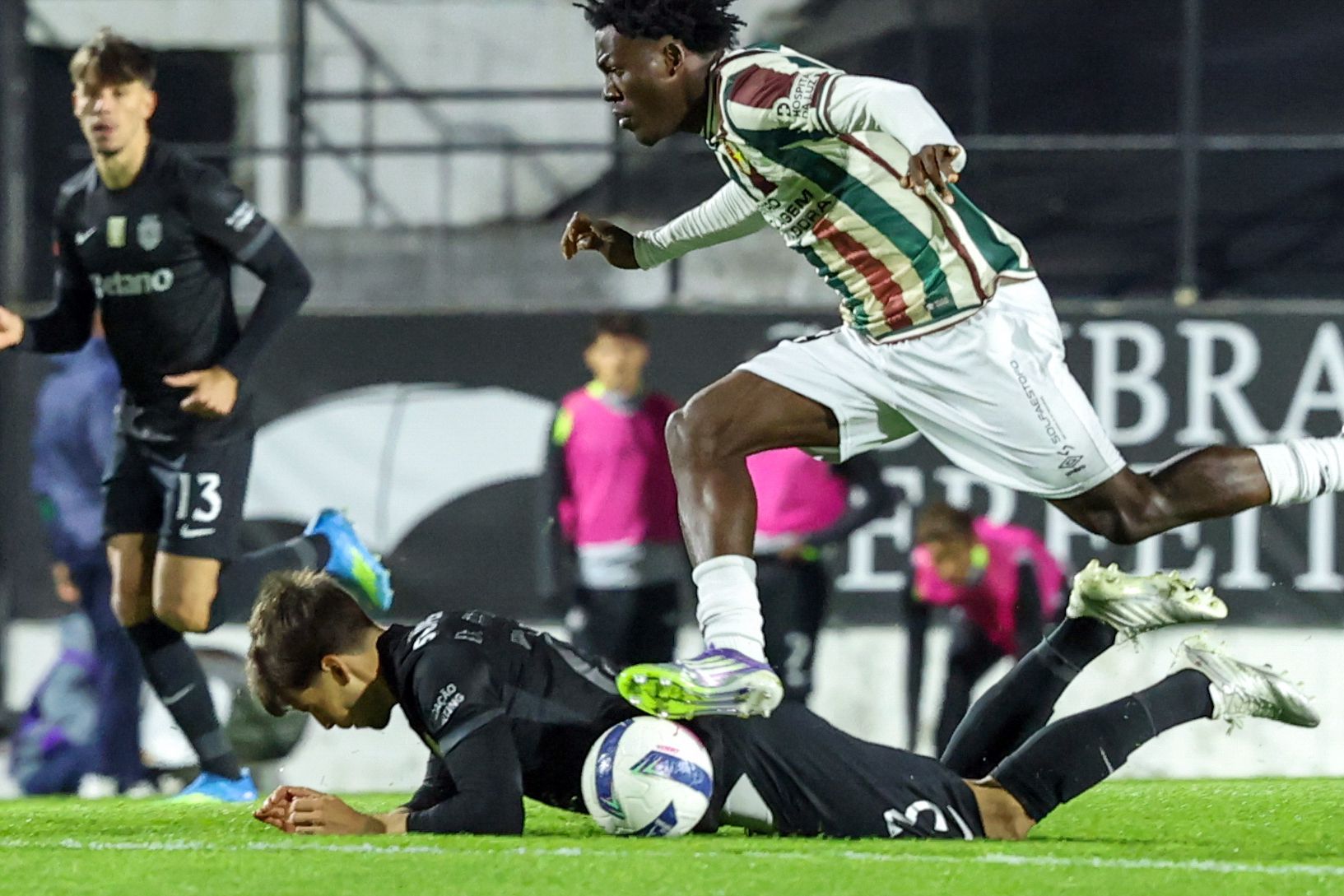 Formação da Reboleira quer dar passos em frente na luta pela permanência — Foto: António Cotrim/LUSA