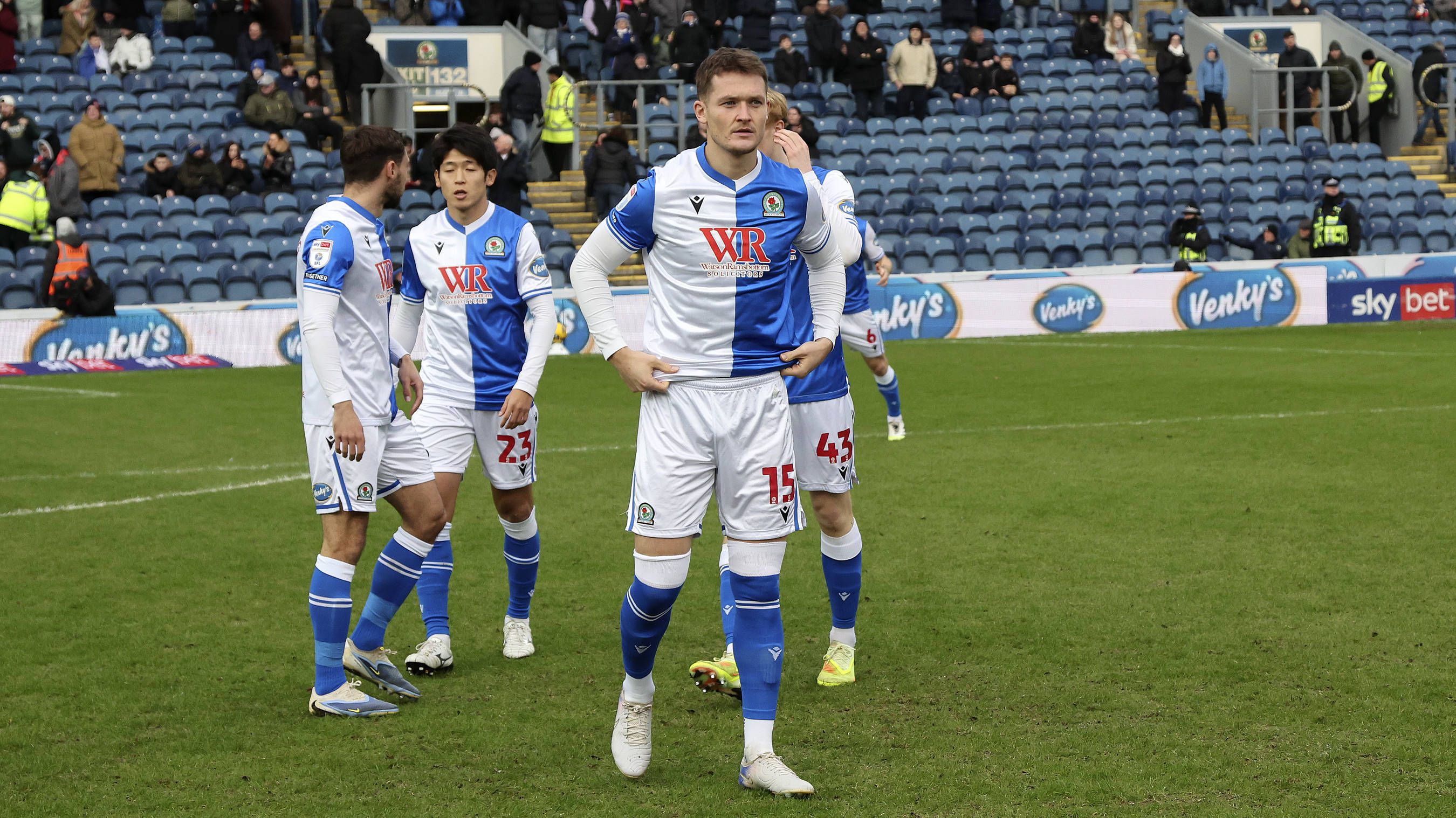 Blackburn Rovers (19.º lugar, 48 pontos): os campeões ingleses em 1994/95 podem regressar à League One, oito anos depois. Quatro pontos, ainda assim, dão margem