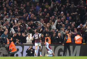 Aston Villa recupera e consegue empate com o Liverpool nos minutos finais