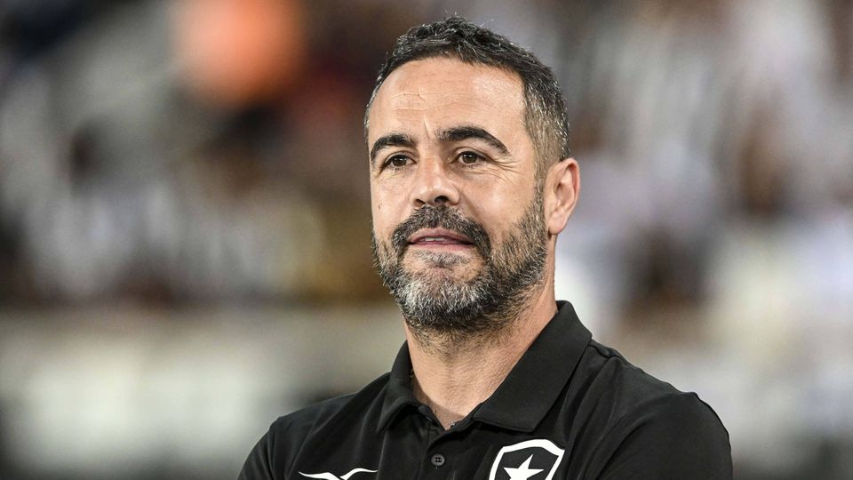 Botafogo de Artur Jorge vence e aproxima-se do Flamengo