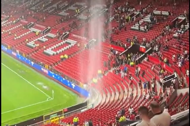 Vídeos: Old Trafford meteu água... literalmente
