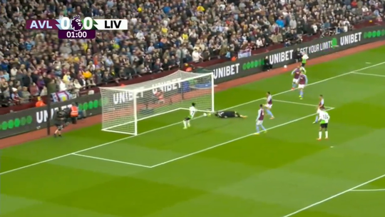 VÍDEO: autogolo inacreditável de Martínez no primeiro minuto frente ao Liverpool