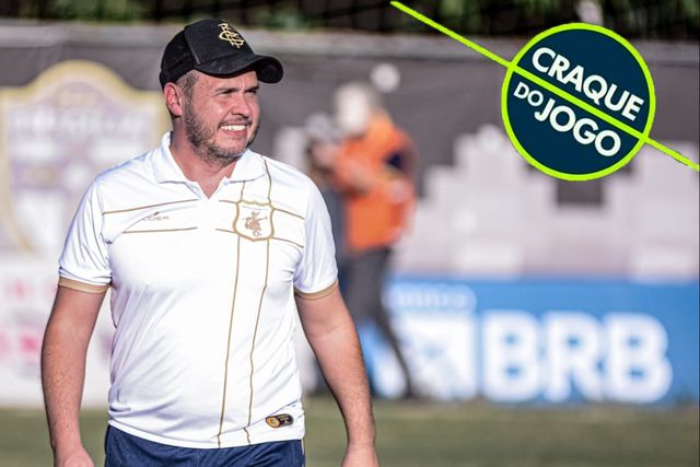 Treinador demite-se ao intervalo, médico assume o comando... e equipa ganha