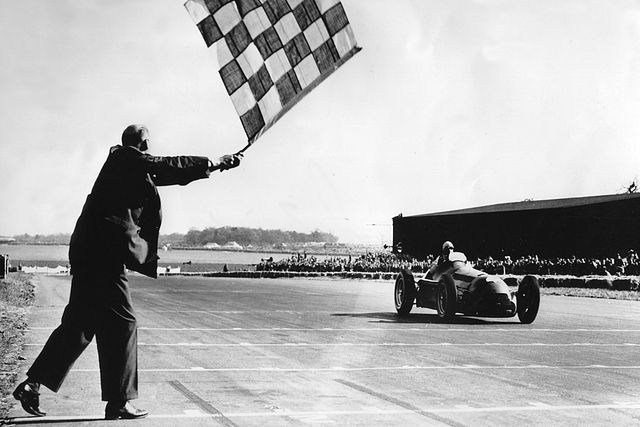 Giuseppe Farina, em Silverstone, há 75 anos anos