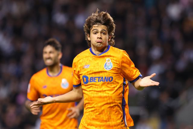 FC Porto: Rodrigo Mora eleito o médio de abril