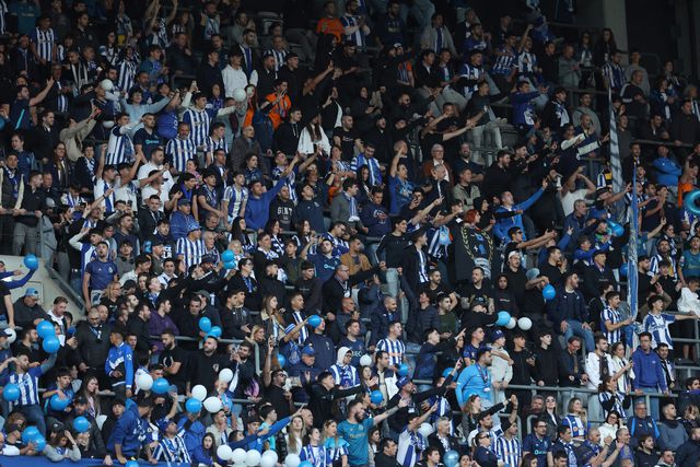 Adeptos do FC Porto no Estádio do Bessa