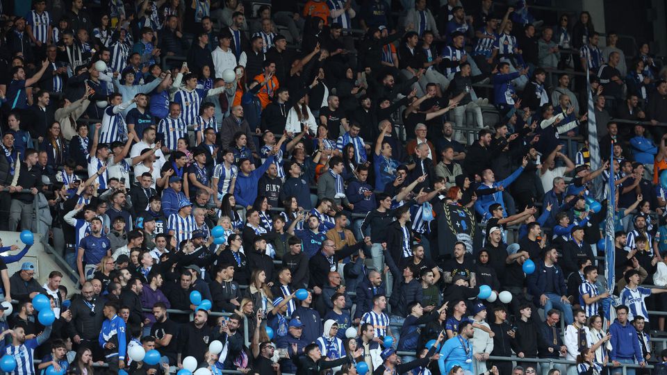 Adeptos do FC Porto no Estádio do Bessa