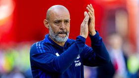 NES com futuro incerto no Forest e Marinakis tem substituto em mente