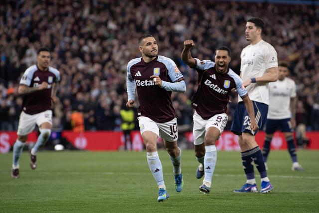 Festejos do Aston Villa diante do Nottingham Forest
