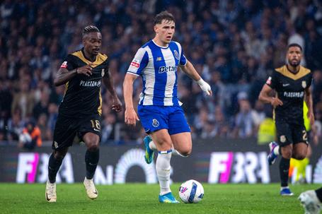 Agente de Pietuszewski aborda futuro do jovem do FC Porto: «Seria uma loucura»