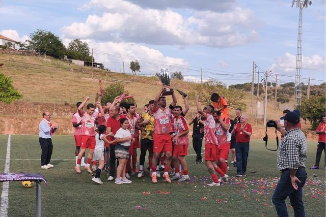 O Mosteirense foi campeão da AF Portalegre pela 5.ª vez (todas desde 2016) - Foto: D.R.