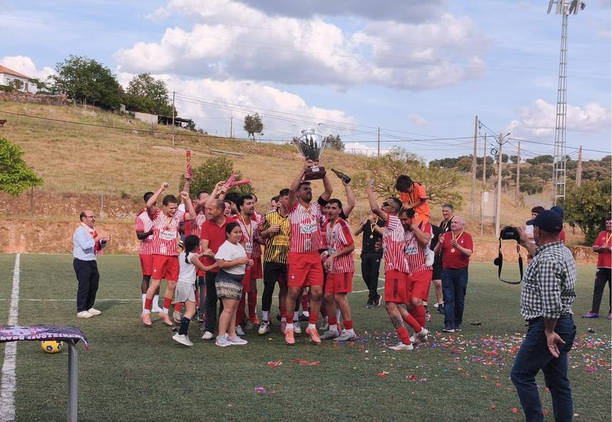 O Mosteirense foi campeão da AF Portalegre pela 5.ª vez (todas desde 2016) - Foto: D.R.