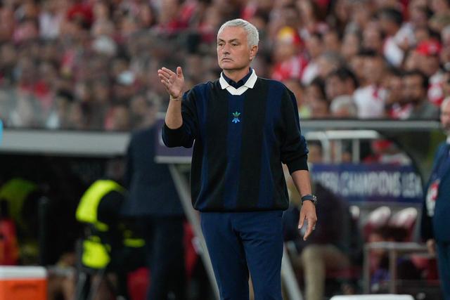 Mourinho na Luz ainda como treinador do Fenerbahçe