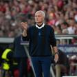 Mourinho na Luz ainda como treinador do Fenerbahçe