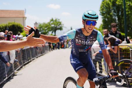 Afonso Eulálio, ciclista português da Bahrain, está em destaque no Giro - Foto: IMAGO