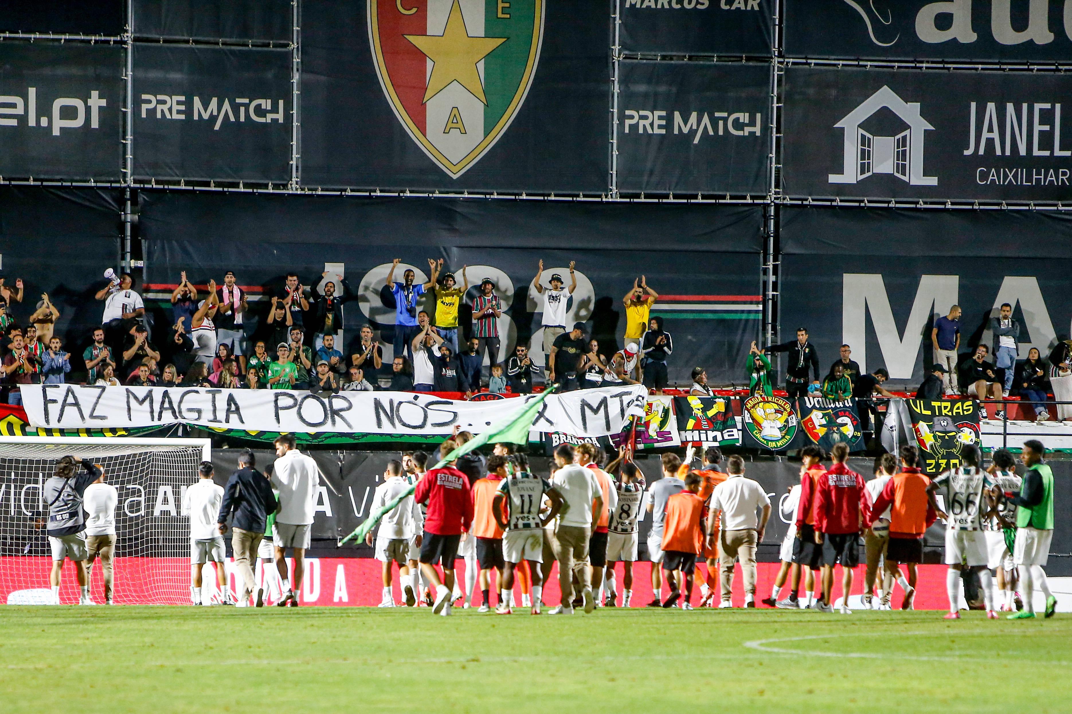 Adeptos do Estrela da Amadora 'convocados' para apoiarem a equipa no jogo decisivo no reduto do SC Braga