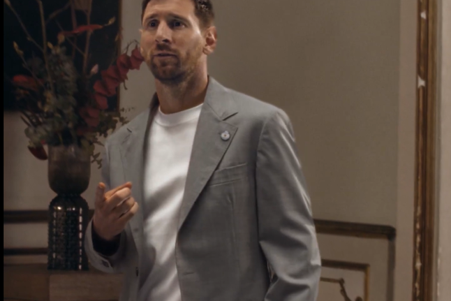 Messi lidera constelação em duelo em lobby de hotel... por cervejas