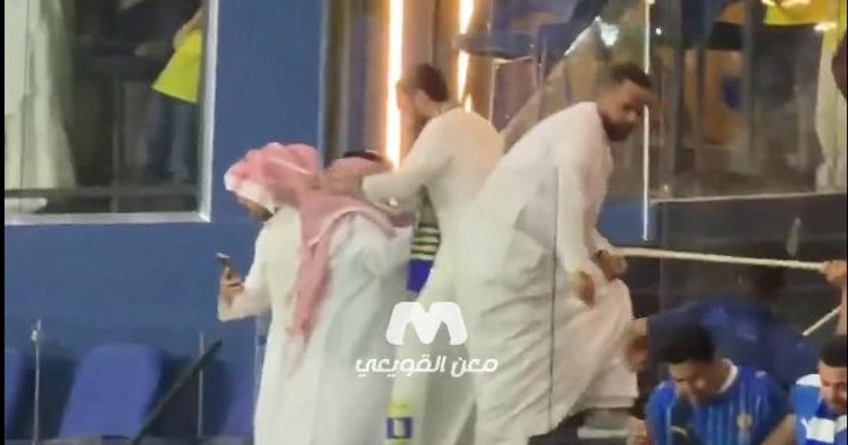 Vídeo: confrontos com paus na bancada no final do Al Nassr- Al Hilal