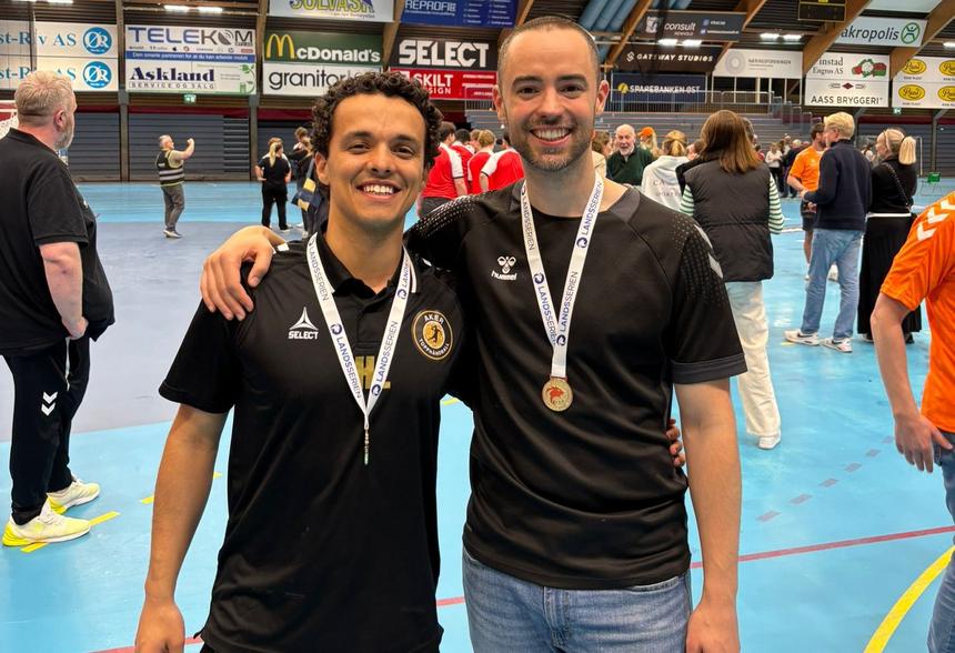 Henrique Lobo e Miguel Sarmento são os treinadores campeões de sub-18 da Noruega em femininos e masculinos, respetivamente