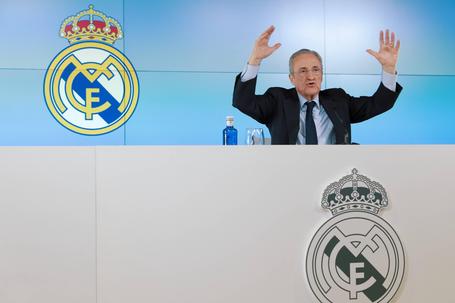 Florentino Pérez em conferência de imprensa do Real Madrid