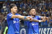 Kaio Jorge e Arroyo festajam golo do Cruzeiro