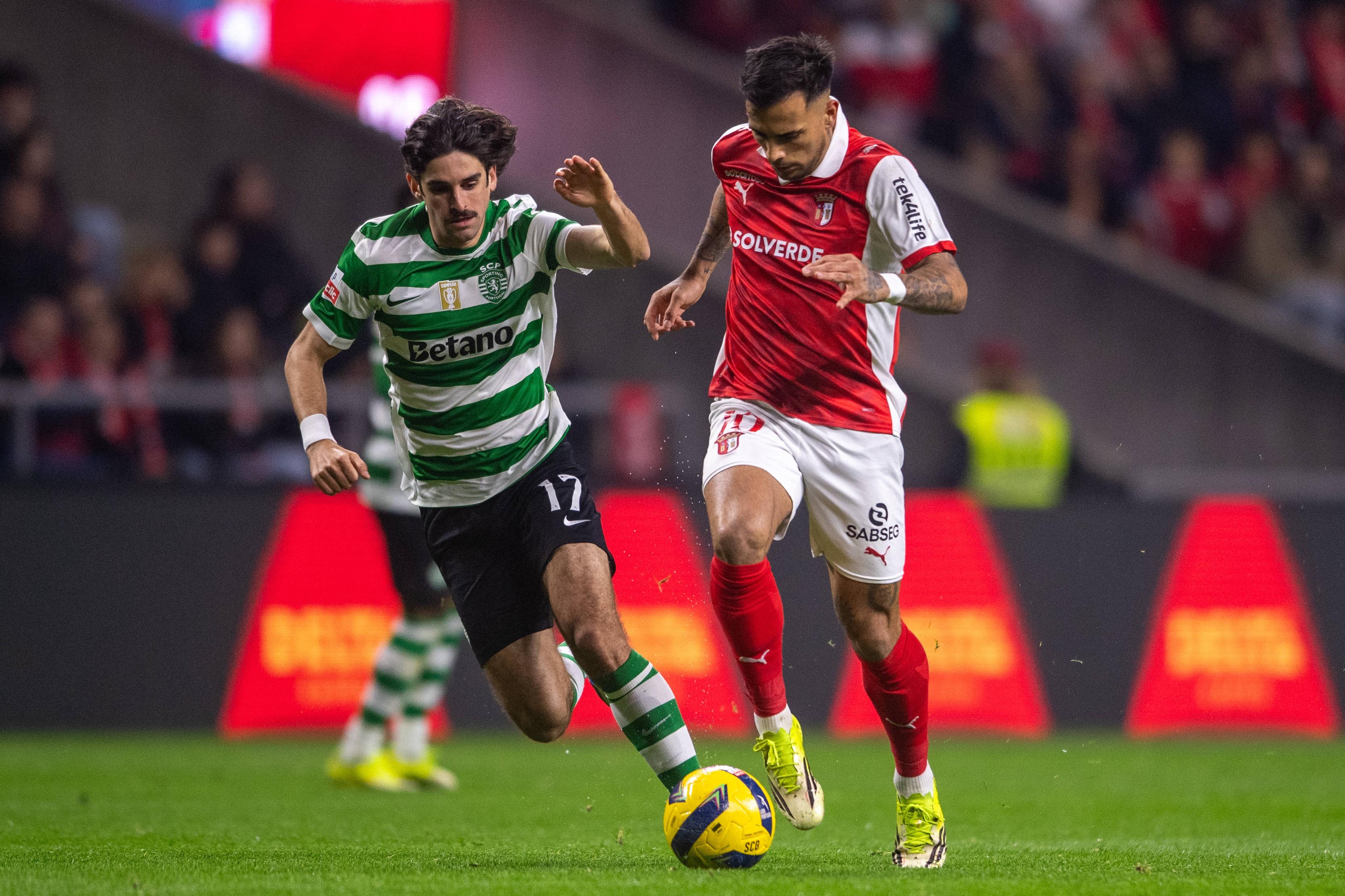 Zalazar em ação frente ao... Sporting