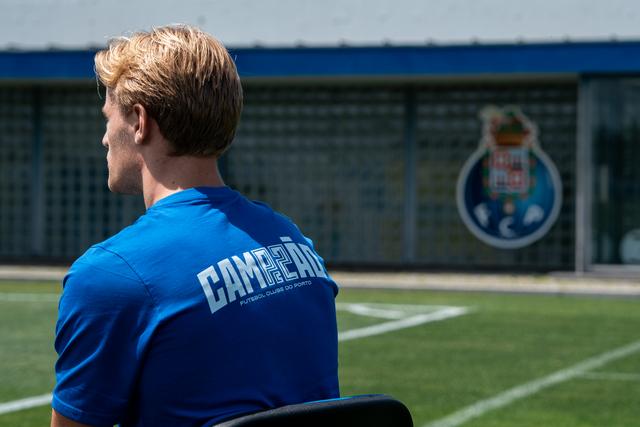 Victor Froholdt, médio dos dragões, falou em exclusivo com A BOLA - Foto: FC PORTO