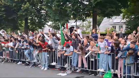 O momento da chegada da Seleção a Marienfeld