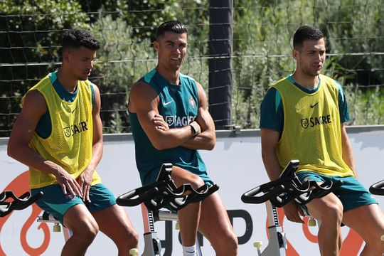 Seleção treina antes de viajar para a Alemanha