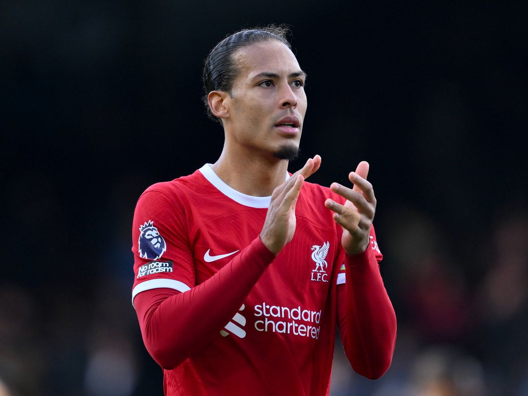 PSG reage a rumores sobre Van Dijk após vídeo polémico