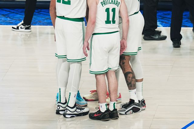 Celtics de Neemias Queta vencem Mavericks a estão a um vitória do título