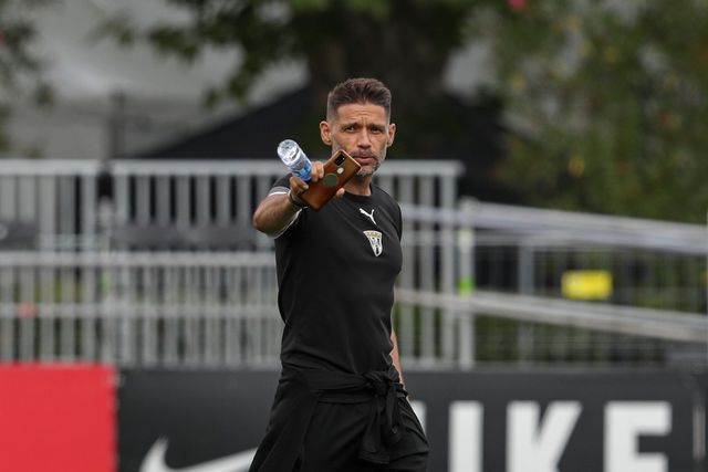 Volte-face no futuro de Renato Coimbra