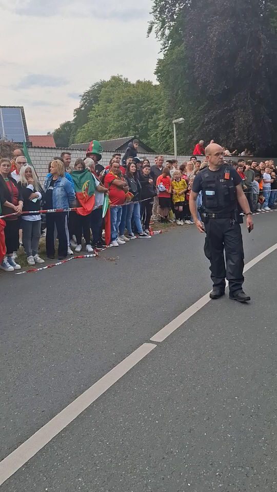 Euforia em Marienfeld: cinco mil à espera de Portugal