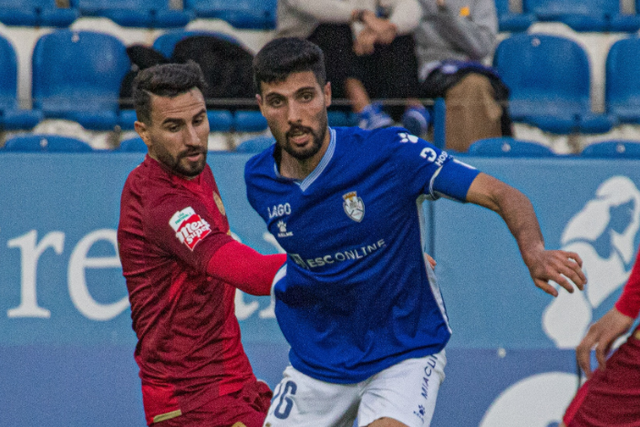 Filipe Almeida está de saída do emblema fogaceiro e prepara-se para ser reforço do Pyunik (Foto: Feirense)