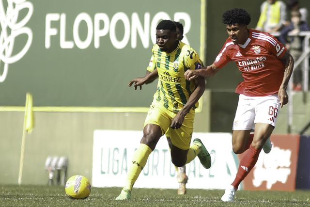 Ponta de lança internacional angolano foi um dos grandes destaques da época protanonizada pelos beirões