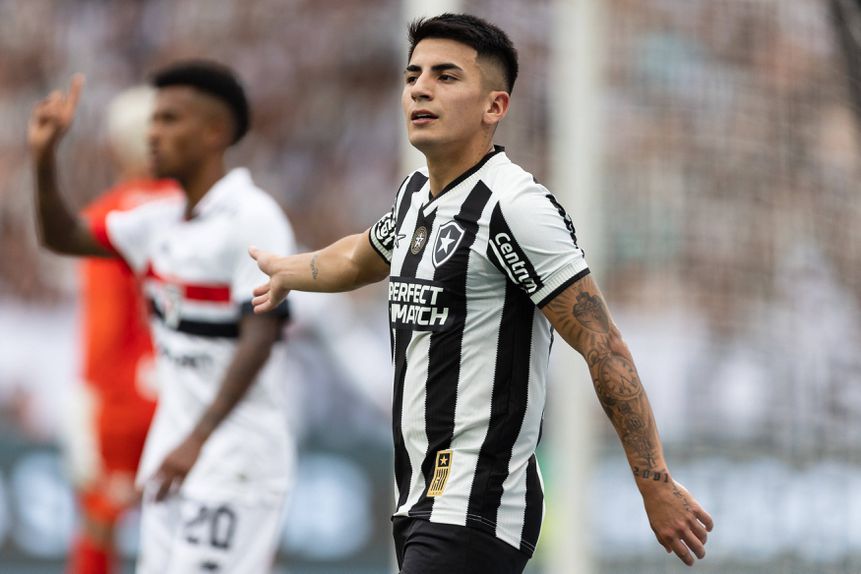 Thiago Almada ao serviço do Botafogo