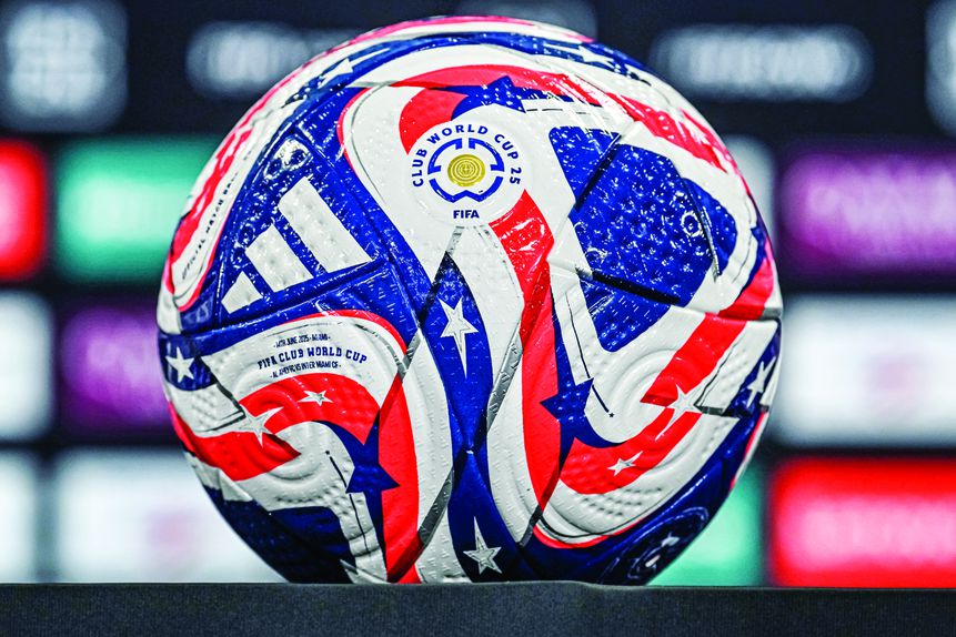 Imagem da bola oficial da primeira edição do Mundial de Clubes, prova que neste sábado, 14 de junho, tem início nos EUA e na qual participam FC Porto e Benfica