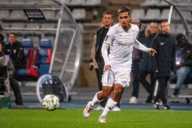 Mercado: lateral francês chega para ser reforço do Nacional