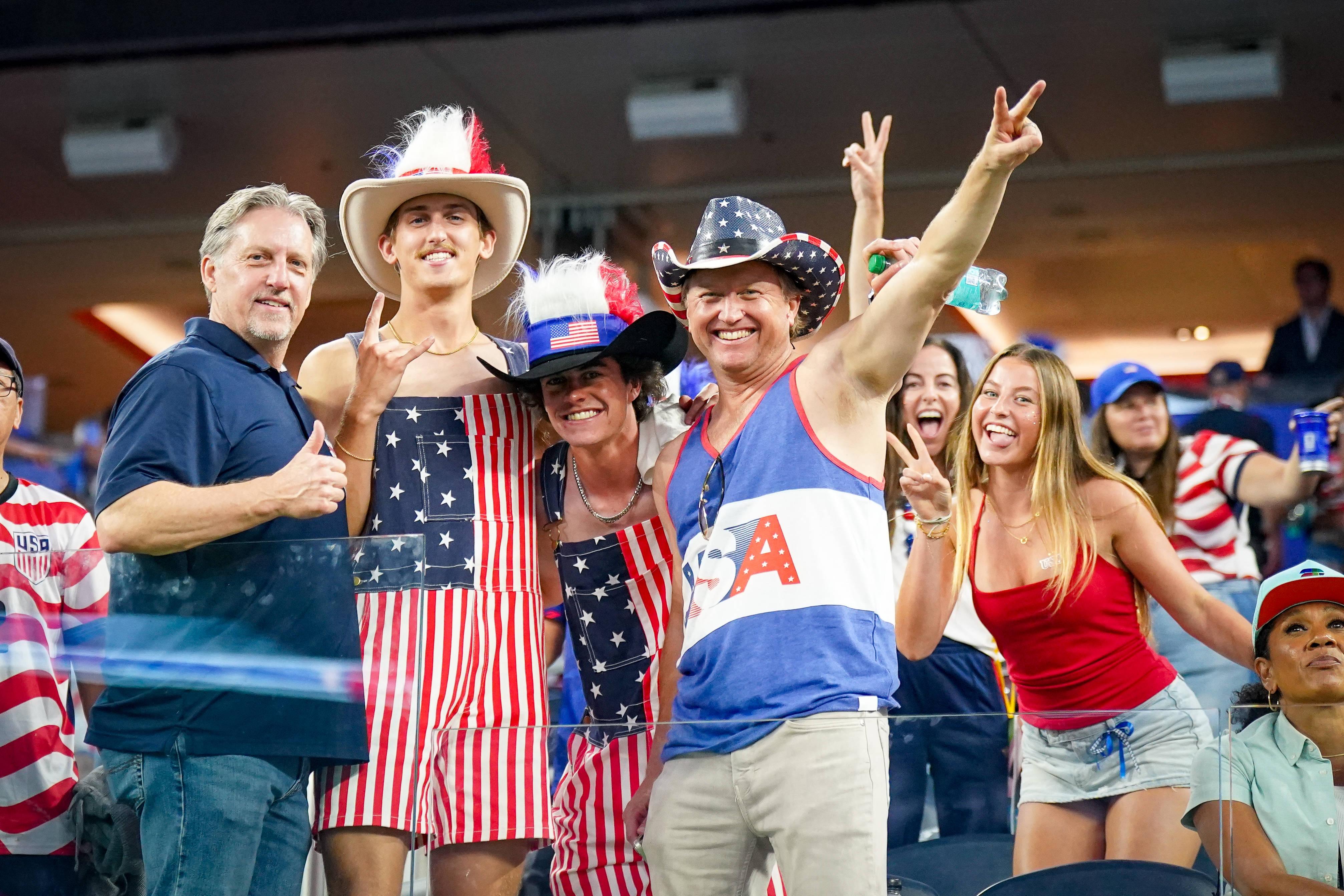 Adeptos americanos deram colorido à abertura do Mundial nos EUA